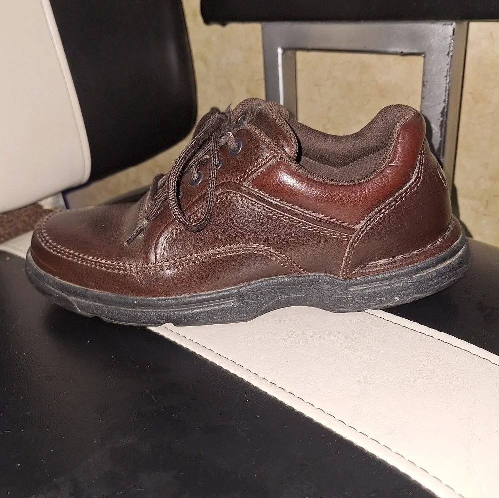 Classic Rockport Brown Tumble Leather Men's Lace-up Shoes In A Mens Size 9.